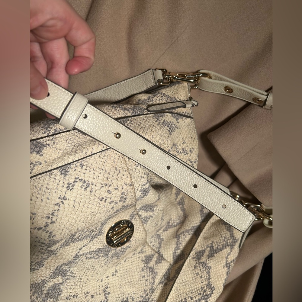 ๐๐๐๐ ๐๐๐๐ Leather Turnlock Snake Bag Off-White Bone Gray GORGEOUS! - Picture 15 of 16